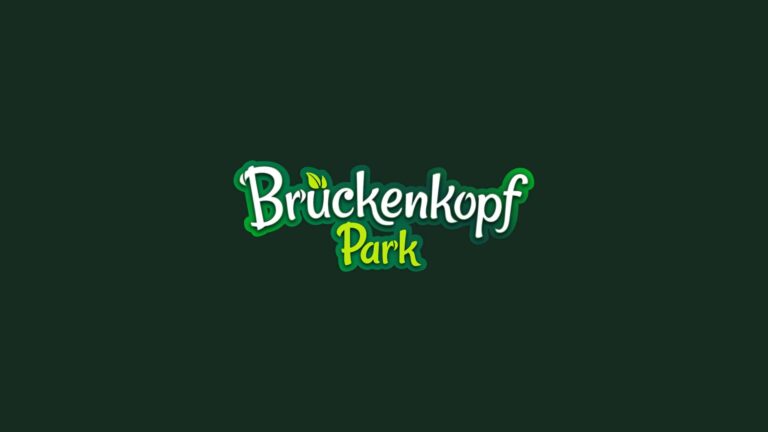 Logo des Brückenkopf-Parks auf dunkel grünem Hintergrund.